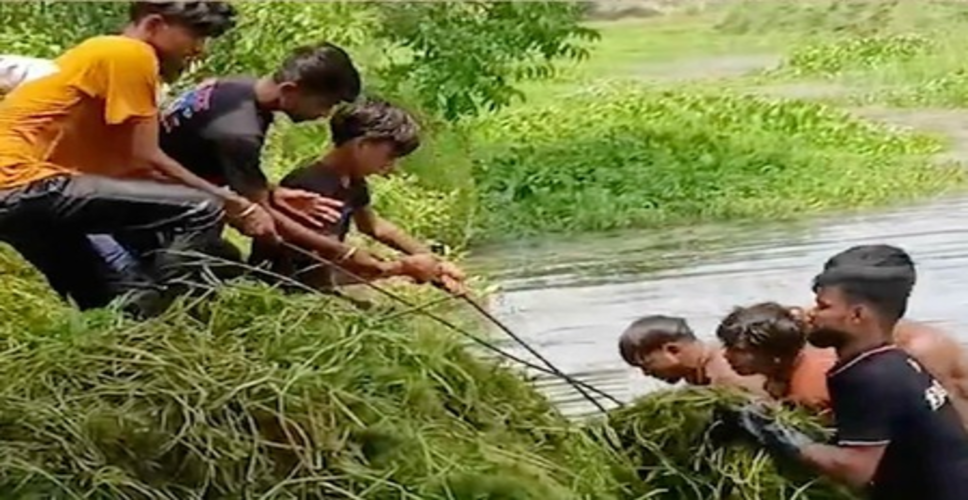 'मन की बात' में पीएम मोदी ने बस्ती के आकाश का किया जिक्र, बोले- शिकायत नहीं, शुरुआत को बनाया मंत्र