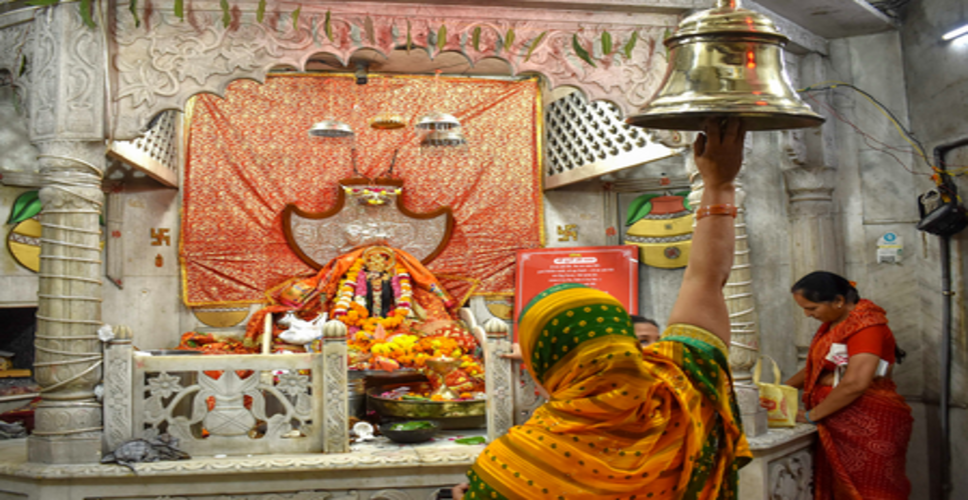 नवरात्रि का तीसरा दिन: मां चंद्रघंटा की आराधना से मिलता है शांति और साहस का आशीर्वाद