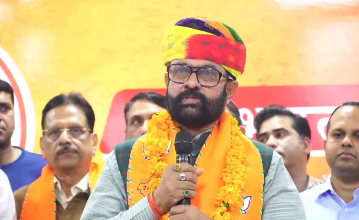 पूर्व मंत्री महेंद्रजीत सिंह मालवीय ने भाजपा छोड़ी, फुटेज में जानें कांग्रेस में शामिल होने की तैयारी, बोले - यहां मेरा दम घुट रहा