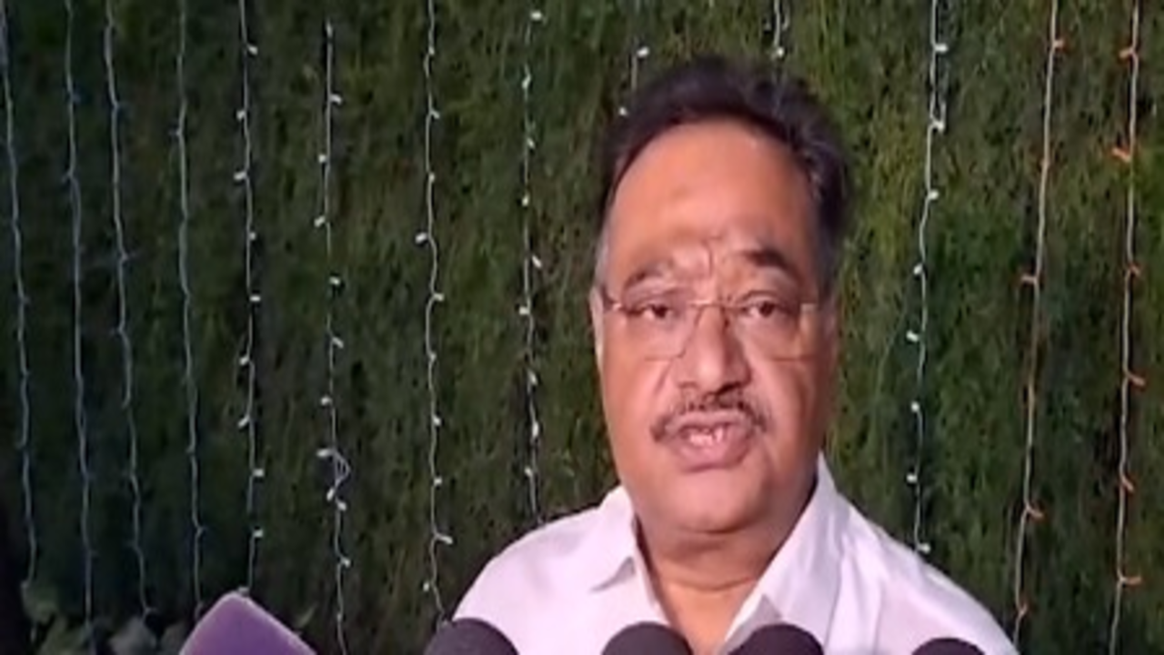 पश्चिम बंगाल: समिक भट्टाचार्य के नाम पर पैसे वसूलने की कोशिश करने के आरोप में एक व्यक्ति गिरफ्तार