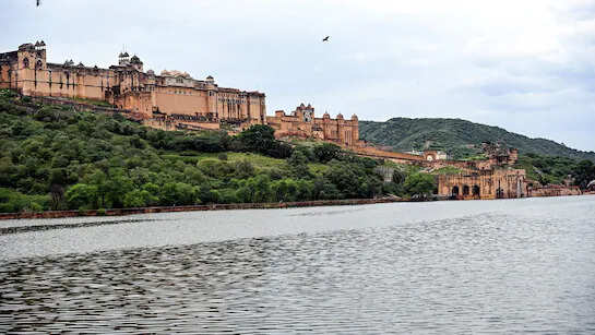 राजस्थान में वेस्टर्न डिस्टर्बेंस खत्म, वीडियो में जानें दिन में धूप रहने से अधिकतम तापमान 2 से 3 डिग्री तक चढ़ेगा