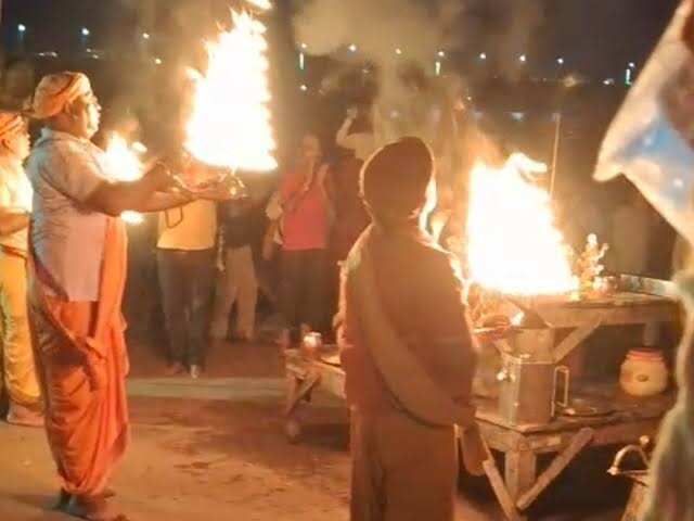 गरपुरी में धूमधाम से मनाया श्रीकृष्ण जन्मोत्सव, फुटेज में देंखे आधी रात गूंजे जयकारे; युवाओं ने फोड़ी दही हांडी