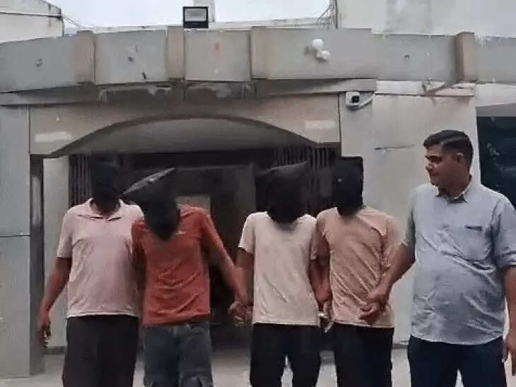 राहगीरों का अपहरण कर लूटते थे बदमाश, 4 गिरफ्तार: मदद के बहाने रोकते, आपत्तिजनक वीडियो बनाकर ऑनलाइन कराते थे रुपए ट्रांसफर
