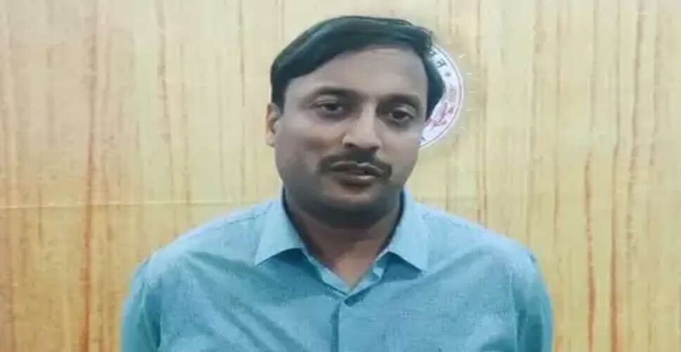 विदिशा कलेक्टर ने छात्रावास अधीक्षक और शिक्षक से कहे अपशब्द, बाद में माफी मांगी