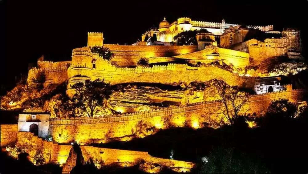 Kumbhalgarh Fort सूरज ढलते ही बन जाता है खौफ का अड्डा, वीडियो में देखे यहां होने वाली अजीबों-गरीब घटनाएं