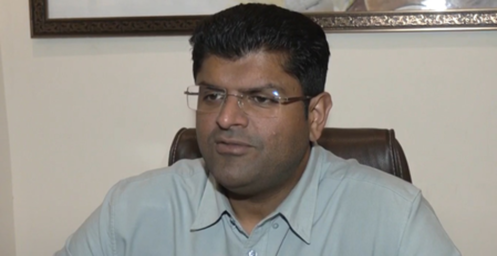 दुष्यंत चौटाला ने हरियाणा सरकार पर लगाया मशीनरी के दुरुपयोग का आरोप, कहा-यूनिवर्सिटी को बनाया जा रहा सियासी अखाड़ा