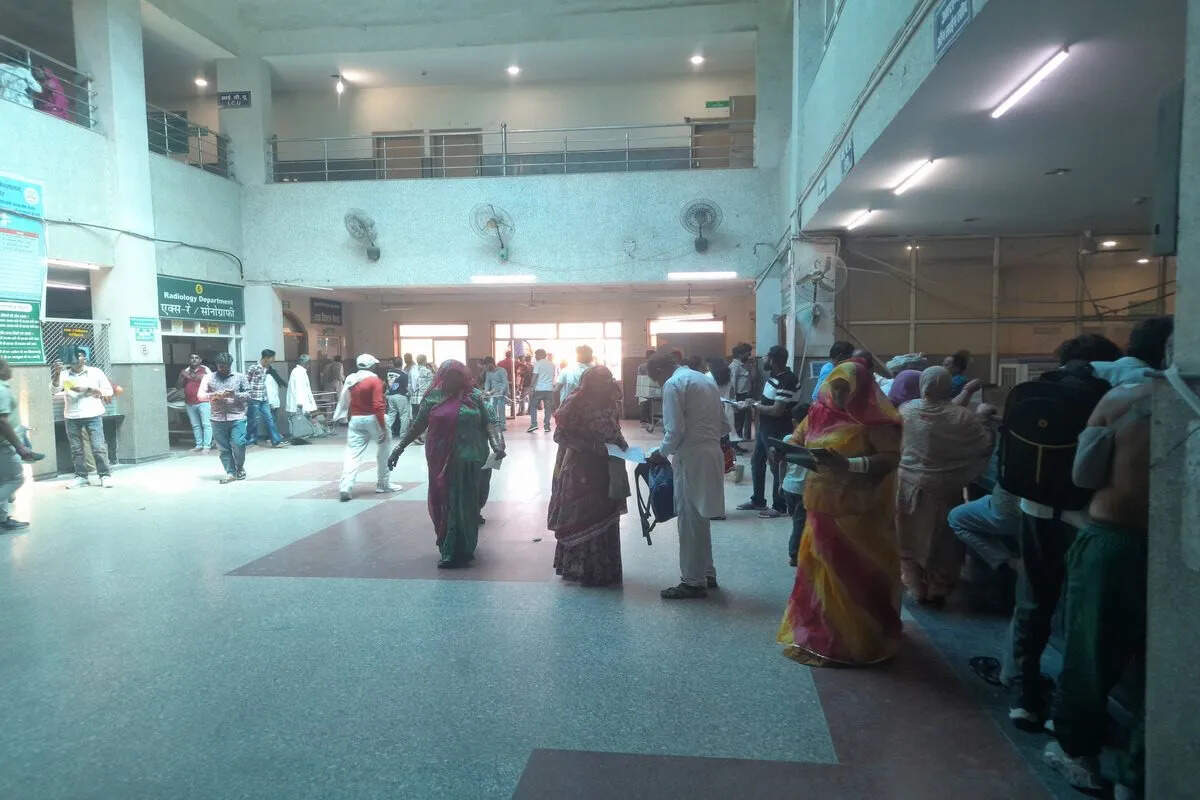 भर्ती, ऑपरेशन और जांच अलग-अलग जगह, अव्यवस्था से मरीज और डॉक्टर दोनों हलकान