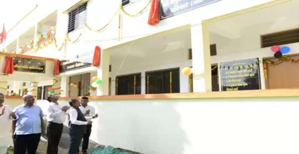 गुजरात के आदिवासी विकास मंत्री ने देवलपाड़ा में 1 करोड़ की लागत से बने हॉस्टल भवन का किया उद्घाटन