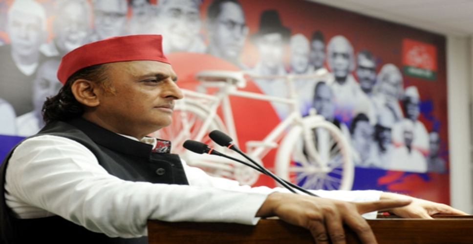 चुनाव आयोग भाजपा के साथ, वोट कटवाने की साजिश: अखिलेश यादव