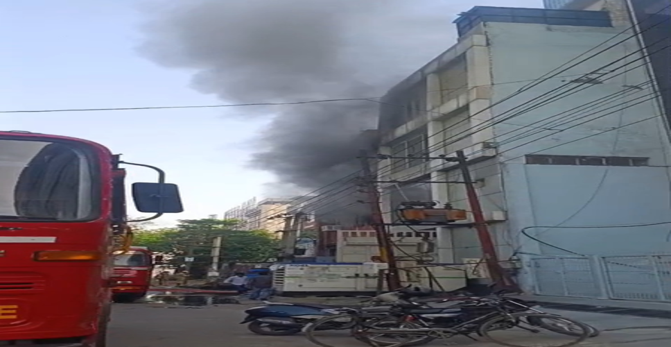 नोएडा : फैक्ट्री में लगी भीषण आग, दुर्घटना की गहन जांच की जा रही