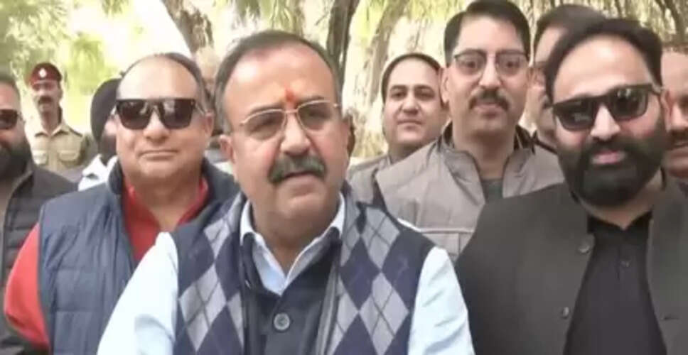 जम्मू-कश्मीर में अवैध रूप से रह रहे बांग्लादेशी नागरिकों के खिलाफ कार्रवाई जरूरी: विक्रम रंधावा