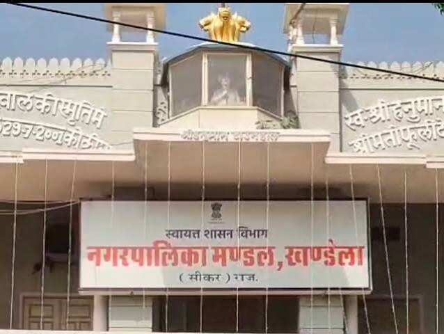 सीकर में 100 मीटर के दायरे में दो मंदिरों में चोरी, वीडियो में देंखे पत्थर और सरिए से तोड़े ताले-दानपात्र