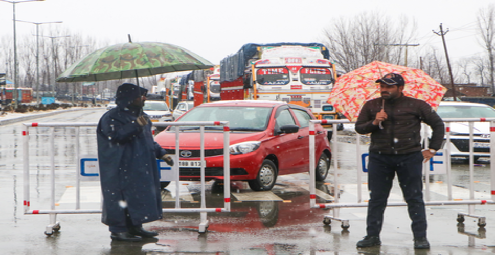 श्रीनगर-जम्मू राष्ट्रीय राजमार्ग 3 दिन बाद फिर खुला, यातायात बहाल