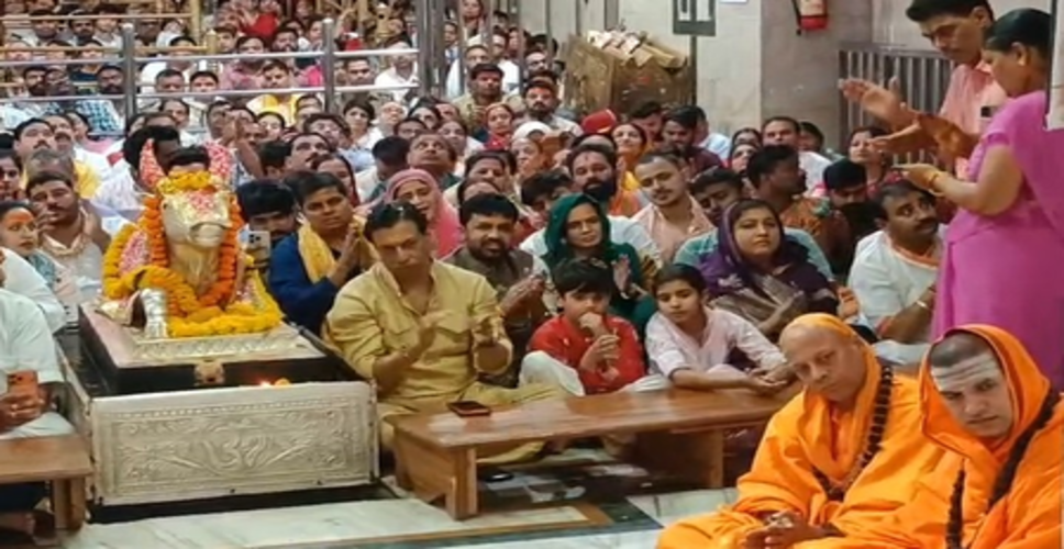 ज्येष्ठ अधिकमास पर महाकाल की भस्म आरती में पहुंचे बॉलीवुड सितारे, लिया आशीर्वाद