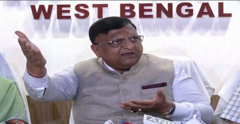 बंगाल सरकार ने कर्मचारियों को मीडिया में भाग लेने और सूचनाएं &lsquo;लीक&rsquo; करने पर लगाई रोक