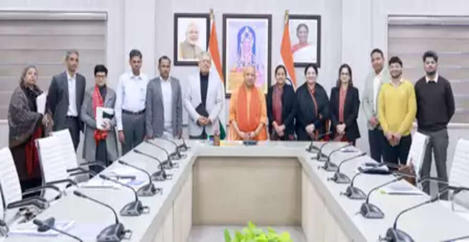 सभी अधिकारियों और कर्मचारियों के लिए कैपेसिटी बिल्डिंग कार्यक्रम को बनाएं अनिवार्य: सीएम योगी