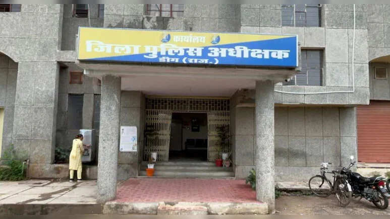 झगड़े के बाद महिला ने कुएं में लगाई छलांग, बचाने कूदा पति, दोनों को बचाने की कोशिश जारी