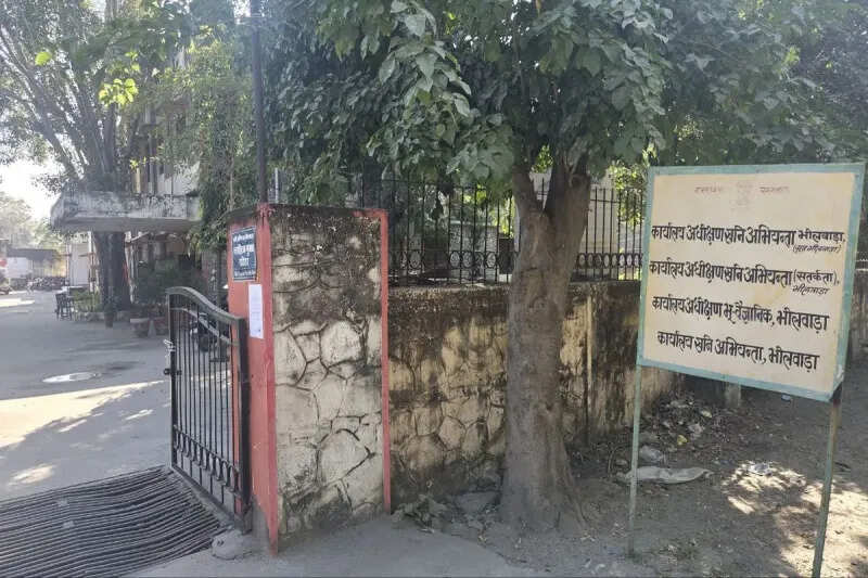 भीलवाड़ा: बजरी खनन के नाम पर किसानों की जमीनों पर अवैध कब्जा, खनिज विभाग ने नोटिस जारी किया