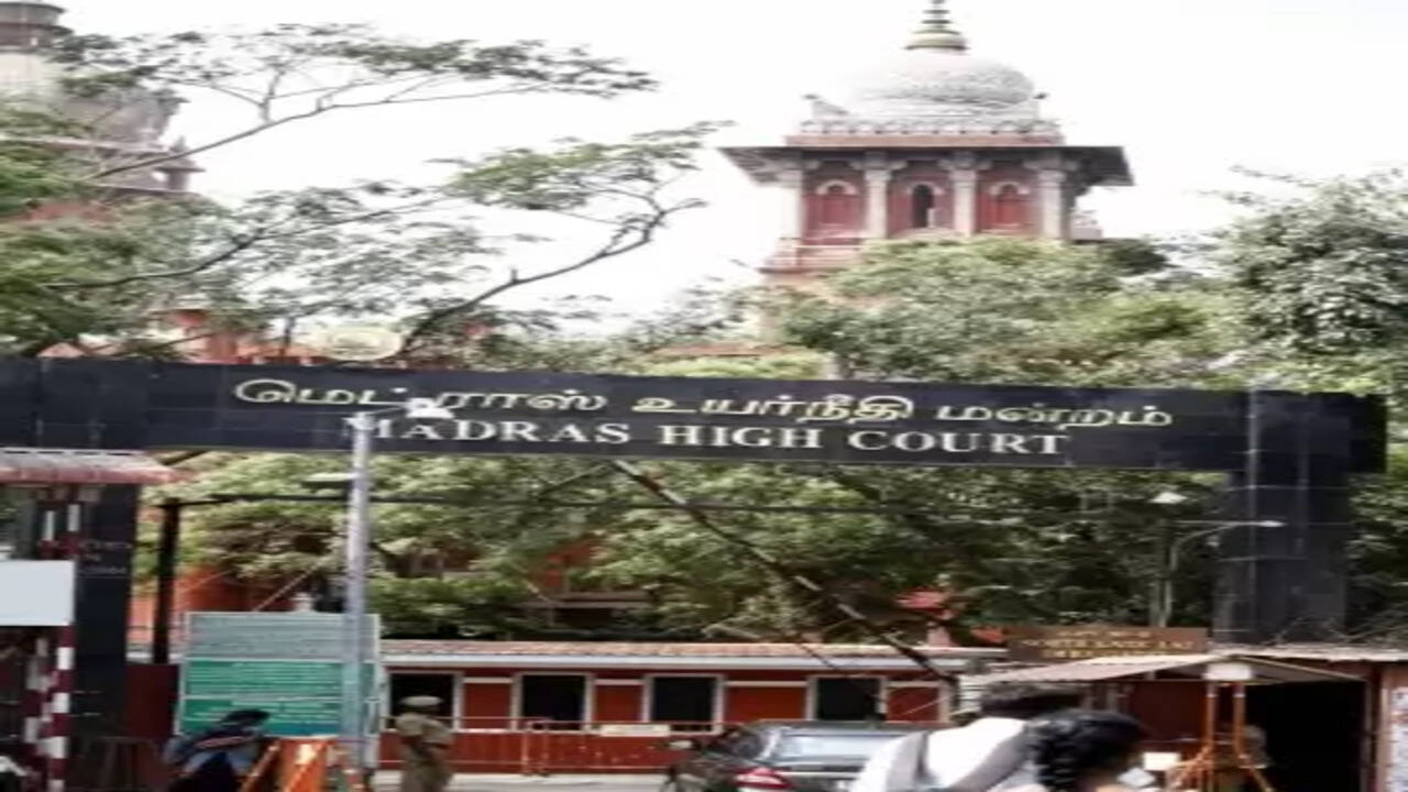 इस्तीफा देकर पार्टी बदलने के बाद विधायकों का दोबारा चुनाव लड़ना मतदाताओं का 'अपमान' : मद्रास हाई कोर्ट