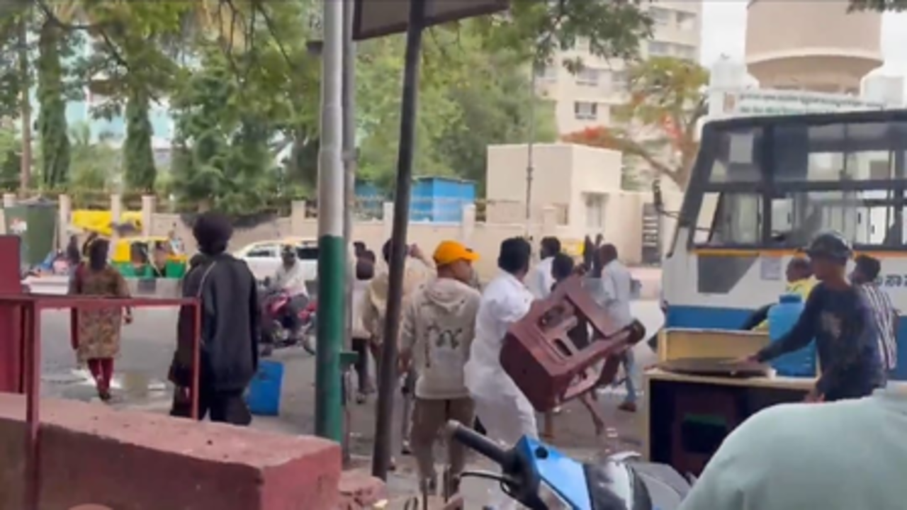 बेंगलुरु के शिवाजीनगर में अतिक्रमण हटाने गई नगर निगम की टीम पर हमला, 10 लोग हिरासत में
