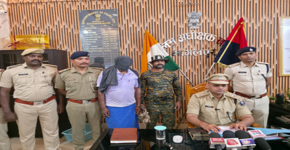 भागलपुर में घर से राइफल, कट्टा और बंदूक जब्त, एक आरोपी गिरफ्तार
