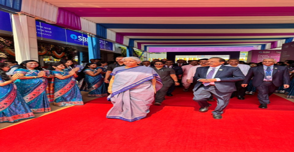 आईडीबीआई बैंक की विनिवेश प्रक्रिया जारी, सरकारी बैंकों के विलय को लेकर फिलहाल कोई प्रस्ताव नहीं : निर्मला सीतारमण