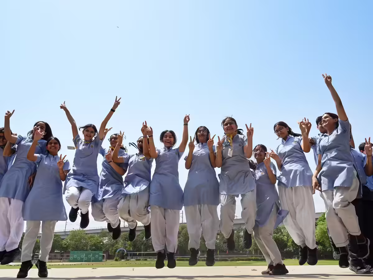 Rajasthan Board 10th Result 2025: लड़कियों ने फिर मारी बाज़ी, पास प्रतिशत में लड़कों को छोड़ा पीछे, जानें कितने लड़के हुए सफल ?