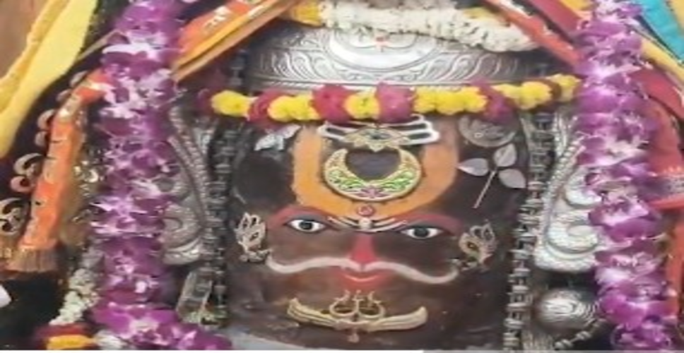 उज्जैन : महाकालेश्वर मंदिर में भस्म आरती का दिव्य संगम, कतारबद्ध भक्तों ने किए बाबा के दर्शन