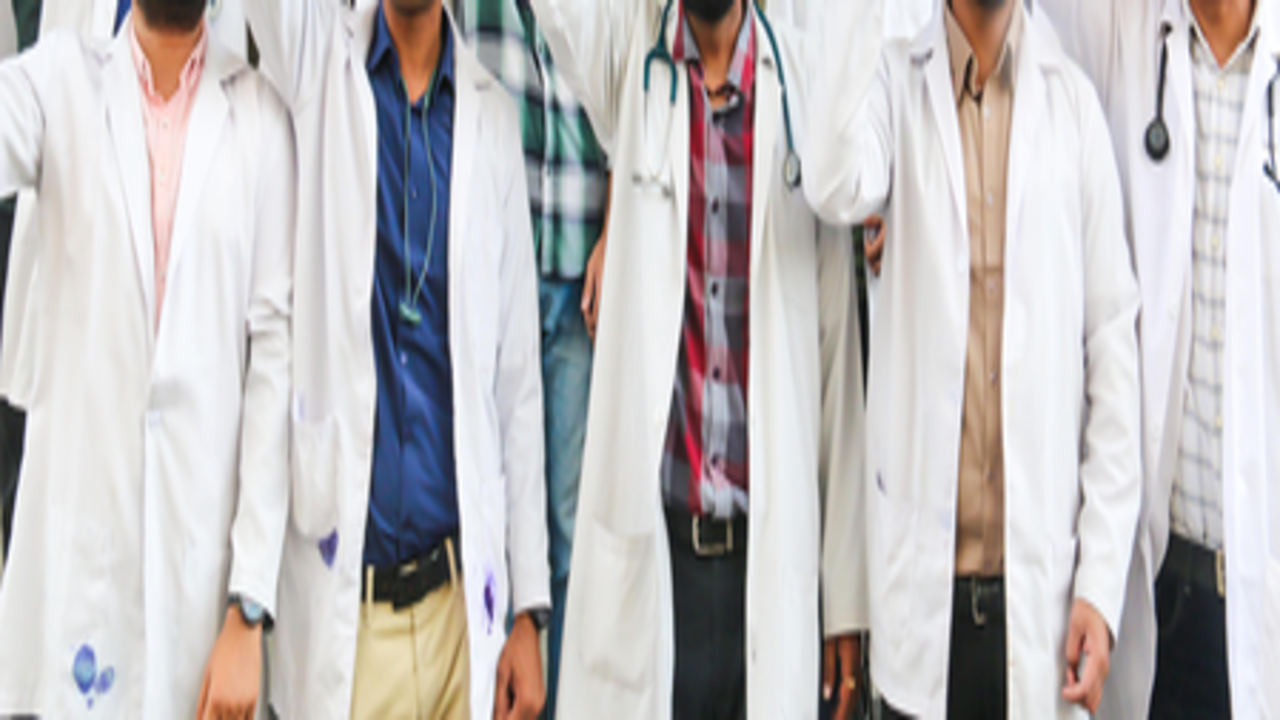 बीएमसी के रेजिडेंट डॉक्टरों ने आज से ओपीडी सेवाएं बंद की
