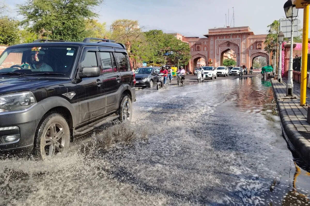 राजस्थान में बदला मौसम का मिजाज, तापमान में गिरावट से बढ़ी ठंडक