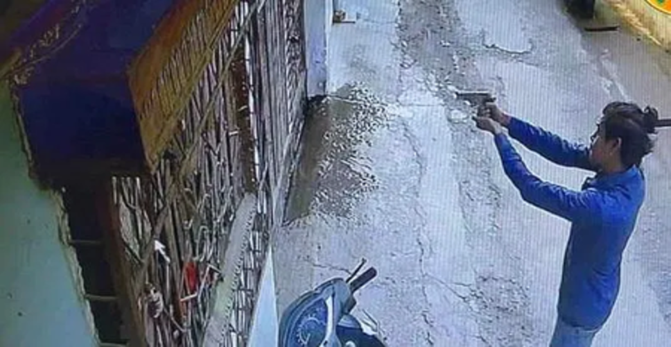 झारखंड में भाजपा नेता के घर पर ताबड़तोड़ फायरिंग, सीसीटीवी में कैद हुई वारदात