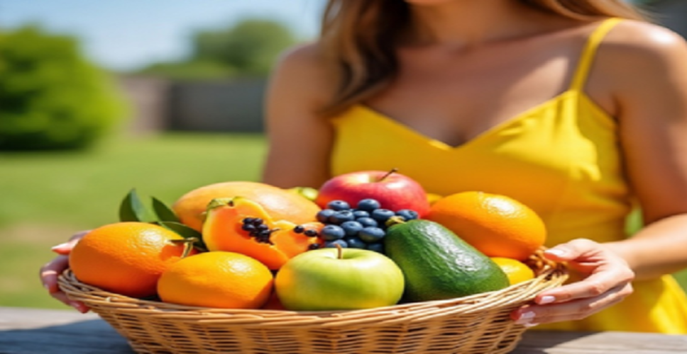 गर्मियों में मिलने वाले ये फल स्किन को देंगे प्राकृतिक ग्लो, सेवन से गुलाब की तरह खिल उठेगा चेहरा