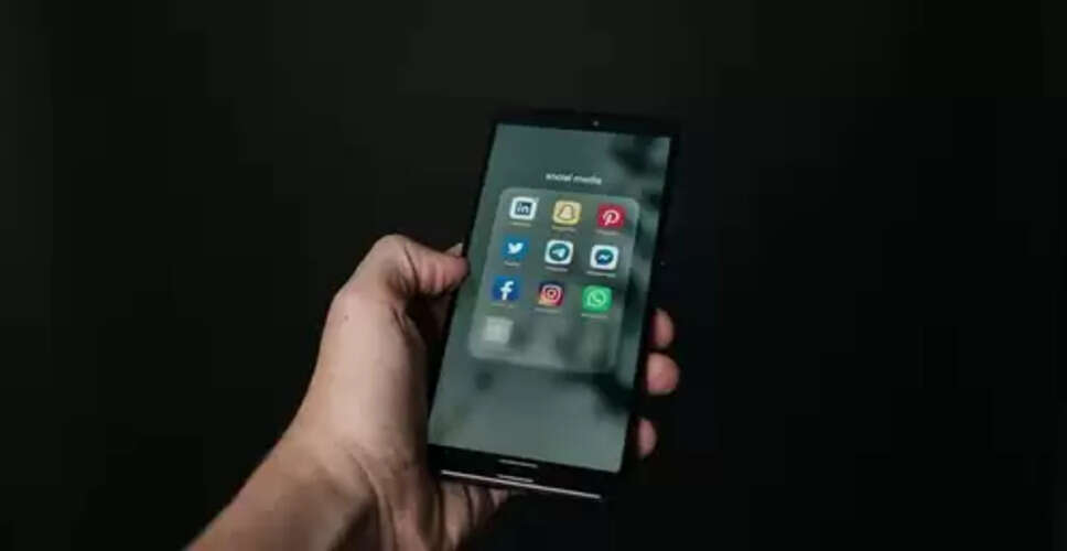 सिंहावलोकन 2025: डिजिटल वर्ल्ड के देशों ने दिखाया रास्ता, बच्चों के सोशल मीडिया हैबिट पर बड़ा फैसला