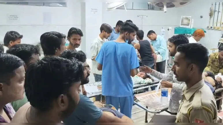 झालावाड़ सड़क हादसा: ट्रैक्टर-ट्रॉली और ट्रक की भीषण टक्कर में 3 की मौत, 15 से अधिक घायल