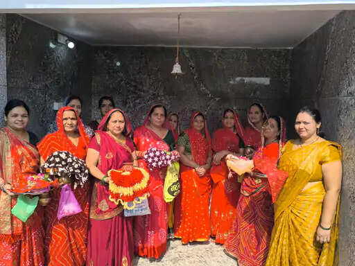 सलूंबर में श्रद्धा के साथ मनाई गई शीतला सप्तमी, शीतला माता मंदिर में उमड़ी महिलाओं की भीड़