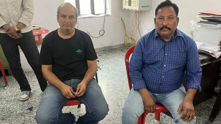 जयपुर में ACB का बड़ा एक्शन: 5000 रुपये रिश्वत लेते स्वास्थ्य निरीक्षक दिनेश कुमार और प्राइवेट व्यक्ति प्रकाश चंद रंगे हाथ गिरफ्तार