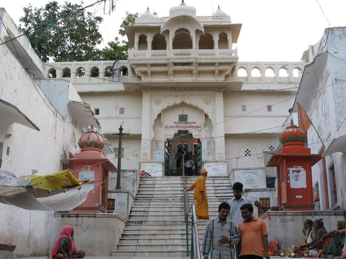 पुष्कर का ब्रह्मा मंदिर क्यों है दुनिया में खास? जानिए इतिहास, मान्यताएं और धार्मिक महत्व