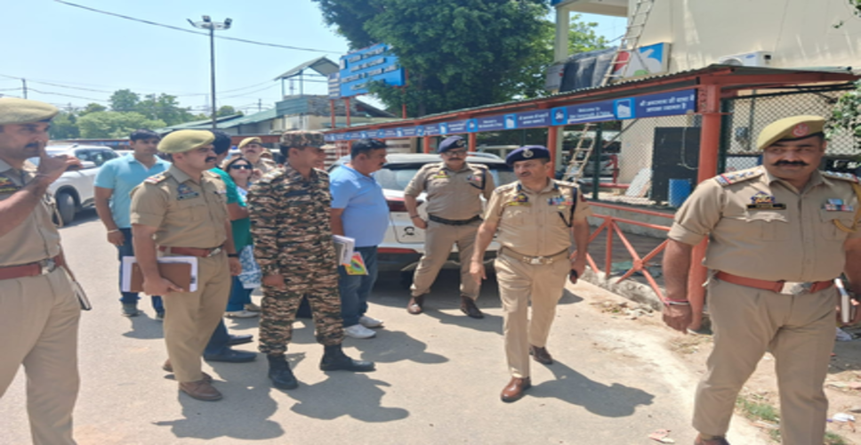 अमरनाथ यात्रा: जम्मू एसएसपी ने भगवती नगर बेस कैंप में सुरक्षा व्यवस्था की समीक्षा की