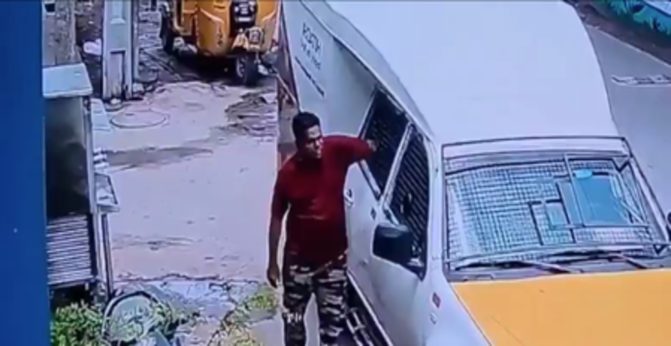 हैदराबाद में एटीएम कैश वैन चालक 17 लाख रुपए लेकर फरार