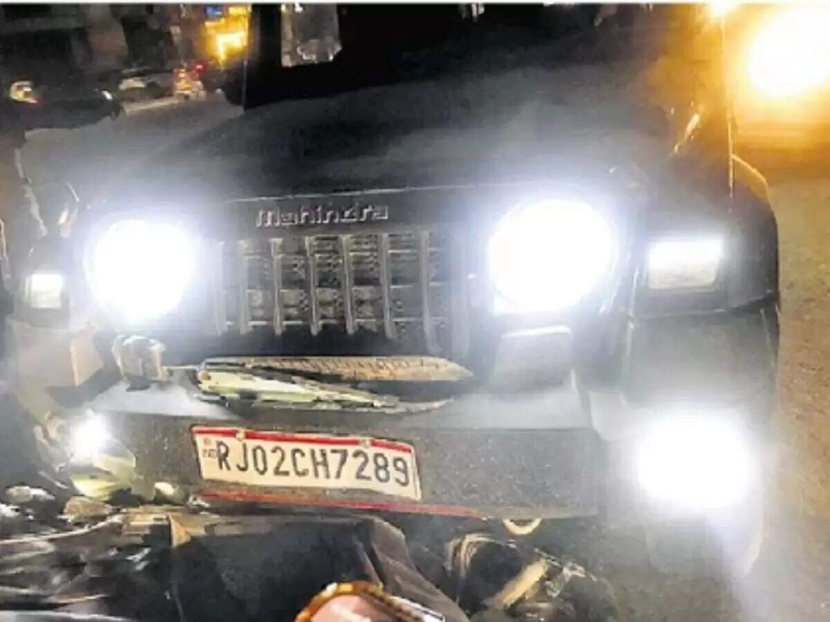 जयपुर में तेज रफ्तार थार ने तीन दोपहियों को मारी टक्कर, वीडियो में देखें स्कूटी सवार युवक की मौत, युवती हादसे के बाद फरार