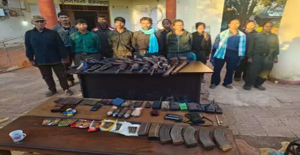 छत्तीसगढ़: 1 करोड़ के इनामी रामधेर मज्जी समेत 11 नक्सलियों ने किया आत्मसमर्पण