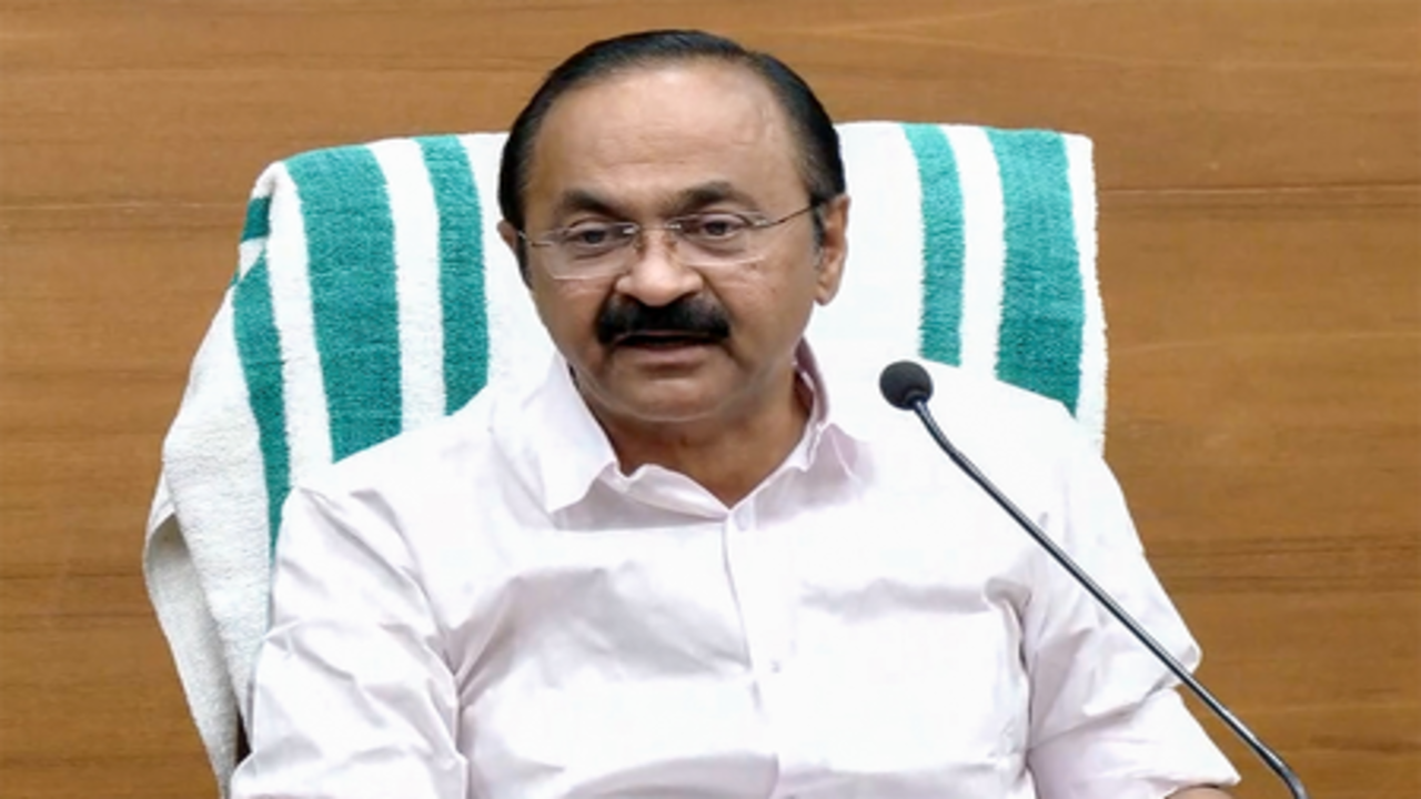नेपाल और भारत के पारगमन स्थलों पर 45 यात्रियों के सुरक्षित होने की पुष्टि हो चुकी है: वीडी सतीशन