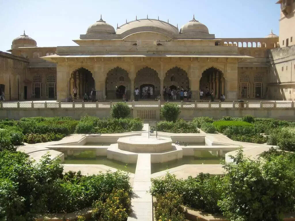 शीश महल से लेकर सूरज पोल और गणेश पोल Amer Fort में देखने के लिए है इतना कुछ, 2 मिनट के वीडियो में जाने पहुंचने का बेस्ट रूट और समय