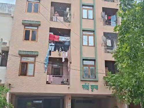 जयपुर में दिनदहाड़े लिफ्ट में लूट: पिस्टल की नोक पर बैंक मैनेजर से सोने-हीरे के जेवर लूटे, फुटेज में देंखे नकाबपोश बदमाश फरार