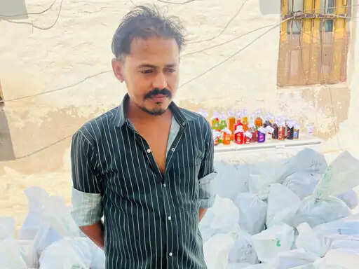 अजमेर में अवैध शराब की ब्रांच पकड़ी, एक आरोपी गिरफ्तार; ढाई लाख रुपए की शराब जब्त