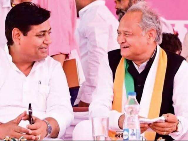 राजस्थान की सियासत गरमाई: गहलोत डोटासरा के समर्थन में उतरे, वीडियो में देंखे किरोड़ीलाल मीणा पर साधा निशाना