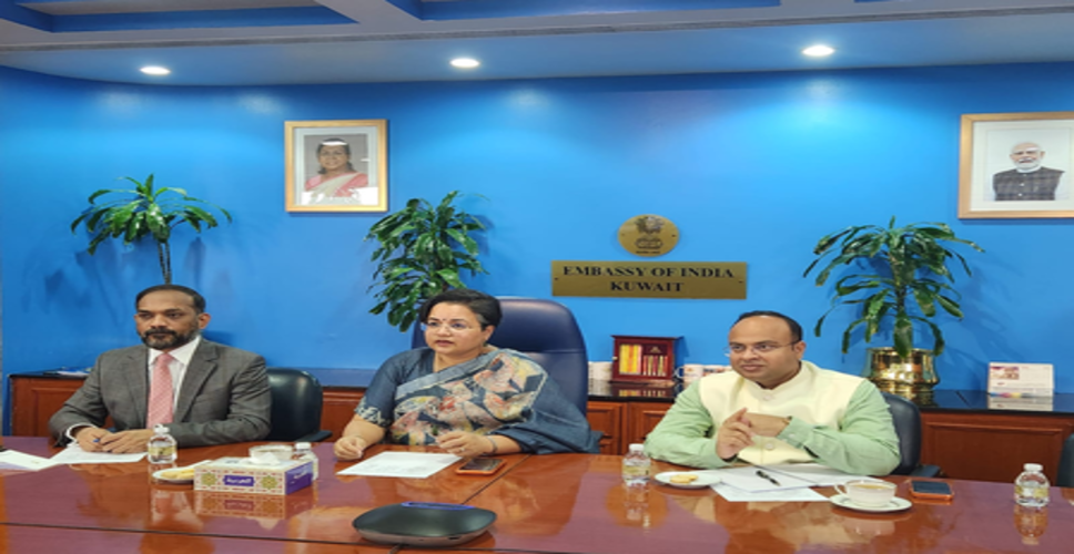 कुवैत और यूएई में भारतीयों के लिए दूतावास की एडवाइजरी, उड़ानों के शेड्यूल में फेरबदल