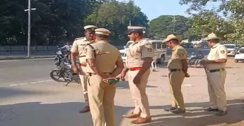 कर्नाटक: रायचूर में पत्थरों से हमलाकर मेवा विक्रेता की हत्या, बीच बचाव करने आया शख्स घायल