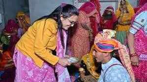 शादी के 14 साल बाद महिला को पेट्रोल डालकर जलाया, फुटेज में देंखे इलाज के दौरान मौत; दहेज हत्या में पति-सास-ससुर और जेठानी गिरफ्तार