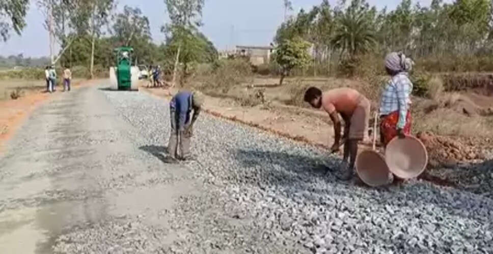 पश्चिम मेदिनीपुर में पीएमजीएसवाई के तहत शुरू हुआ सड़क निर्माण